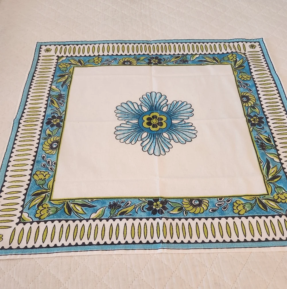 Williams Sonoma Blue, Lime and Black Floral Border Table Cloth & 6 Napkins